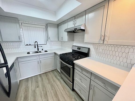 4th image of 1811 Malcolm Ave #9