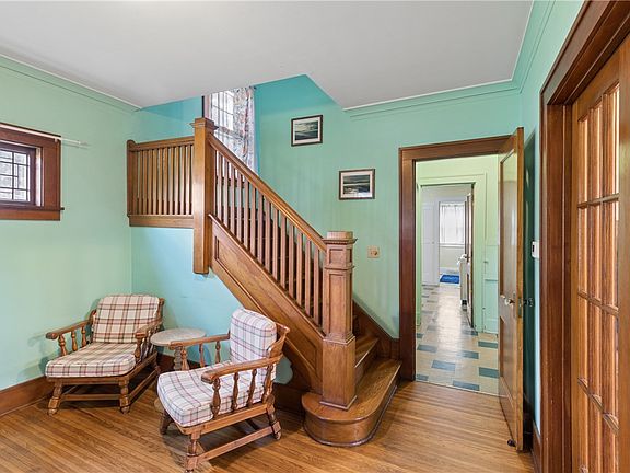 3rd image of 105 Sherman St