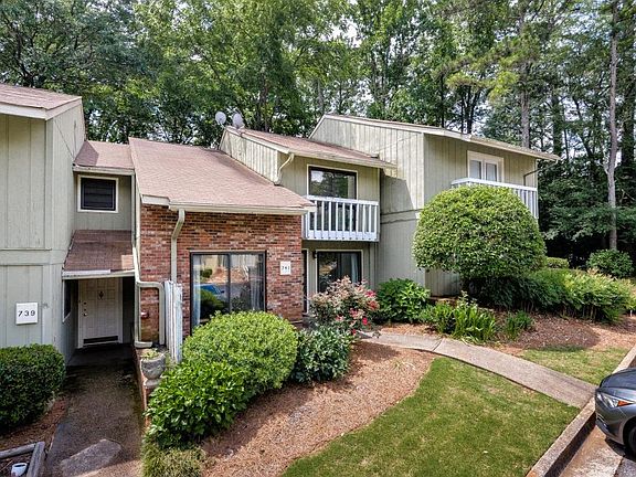 2nd image of 741 Somerset Ct SE #741