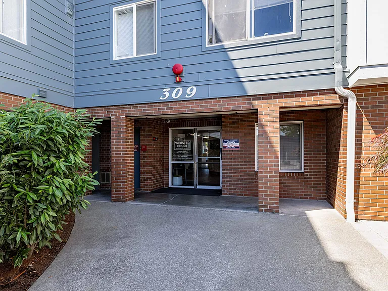 Webster Court Senior Apartments — Photo 25