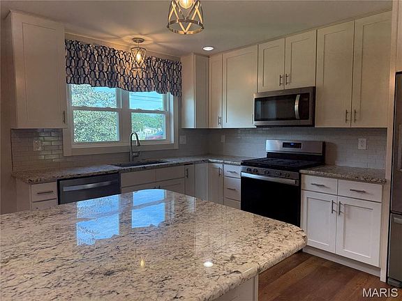 5th image of 113 Whispering Oaks Dr