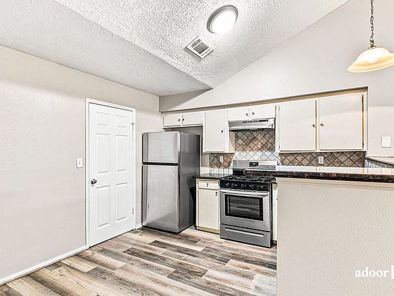 5th image of 2202 Snowdrop Ln
