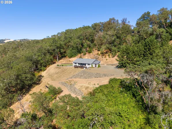 560 Hagle Ln, Roseburg, OR 97470