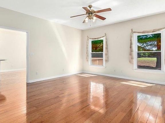 2nd image of 180 Kingfisher Ln #180