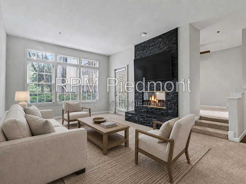 220 Renaissance Pkwy NE #2122