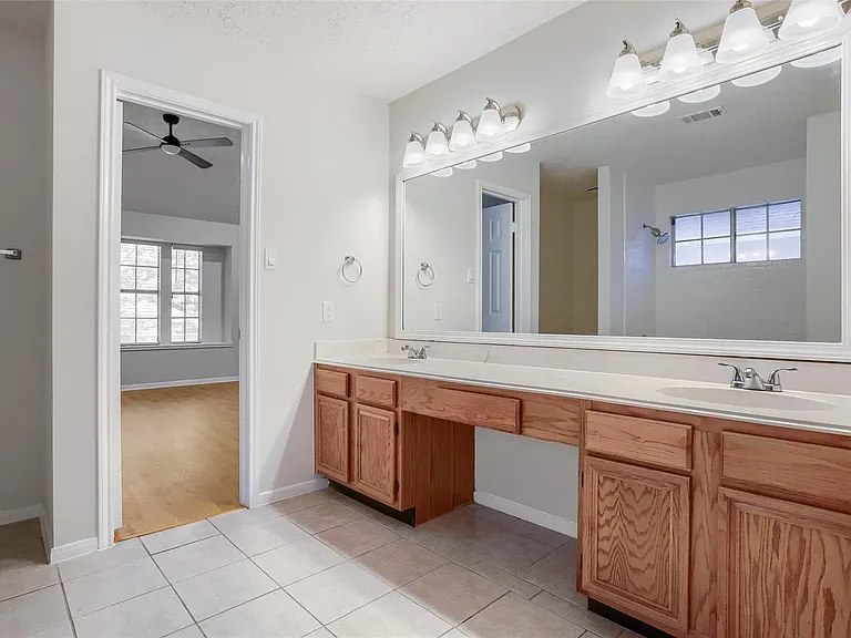13822 Dentwood Dr — Photo 7