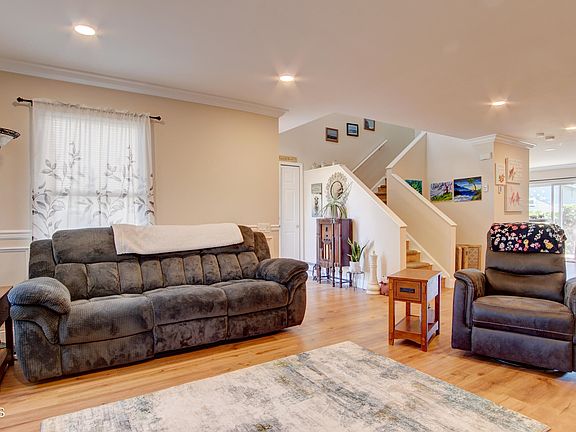 5th image of 437 Belford Rd #437B