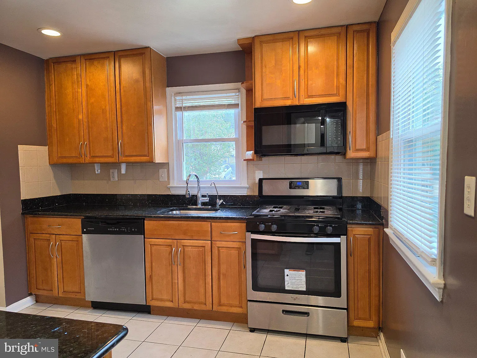 4 bed, 2.0 bath, 1092 sqft, $3,200 — Photo 3