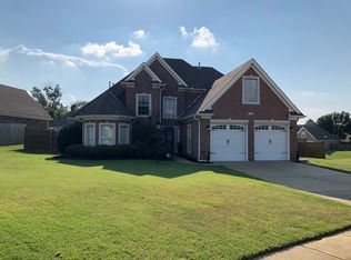 121 Lake Pointe Dr, Hernando, MS 38632
