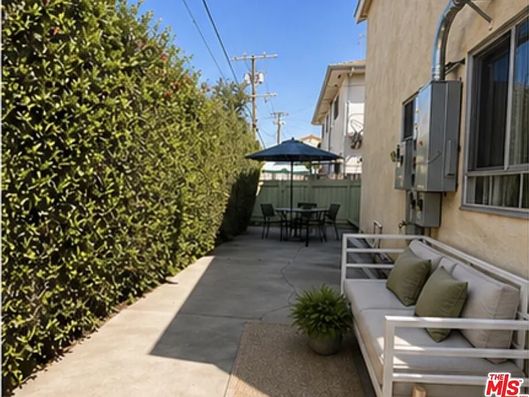 1441 S Hayworth Ave #8 — Photo 7