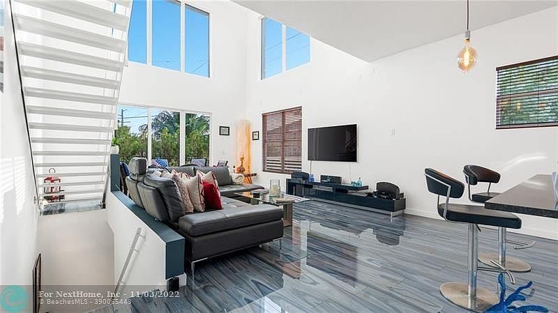 1st image of 2740 NE 8th Ave