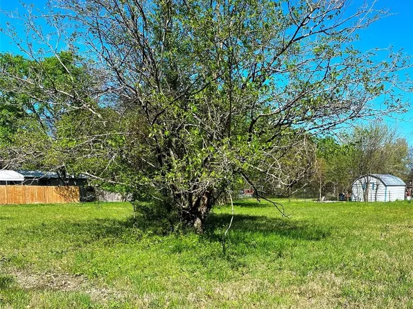 14-16 Hemlock Dr, Quinlan, TX 75474