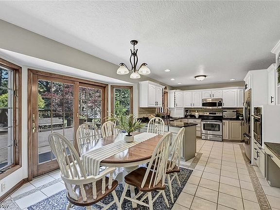 2nd image of 5415 Oakwood Dr