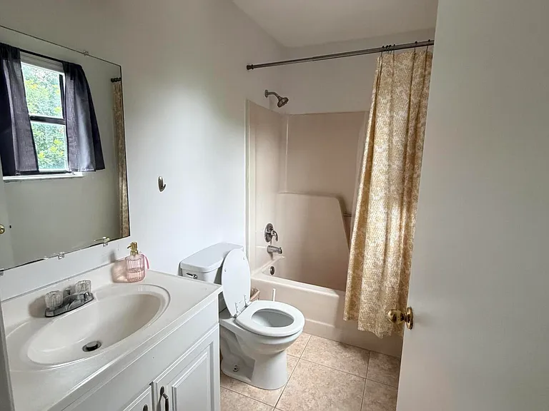 27 E Crossings Cir #H — Photo 17