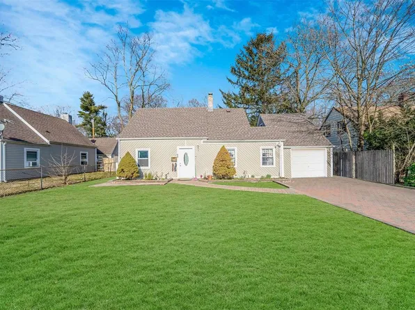 66 Maplewood Drive, Westbury, NY 11590