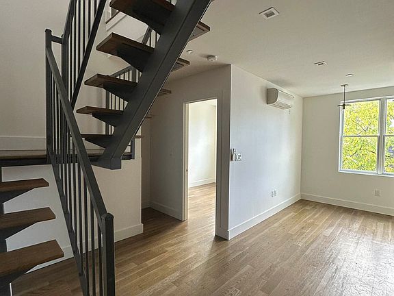 3rd image of 1052 Dean St #4L