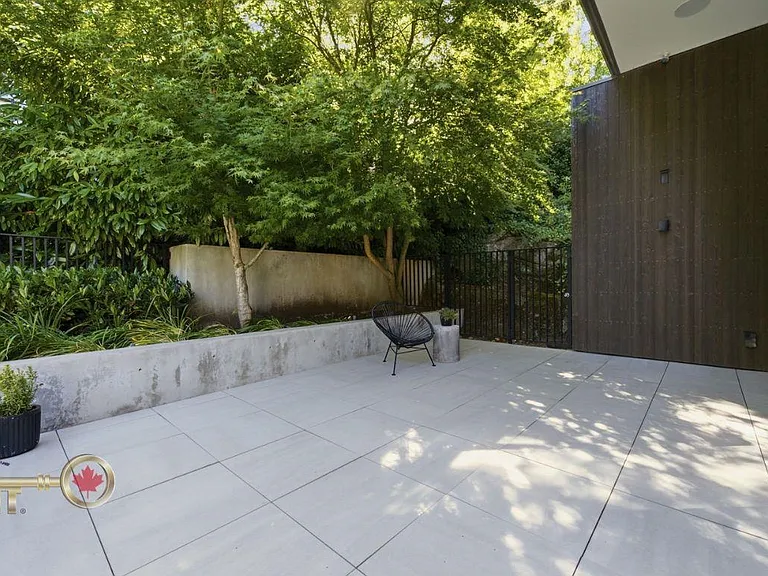 6510 Madrona Cres — Photo 27