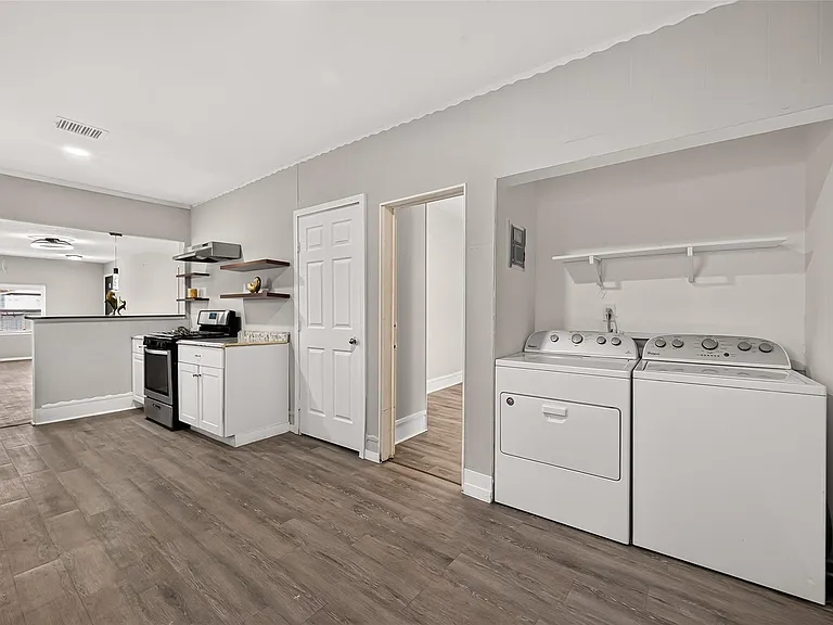 1507 Laird St — Photo 7