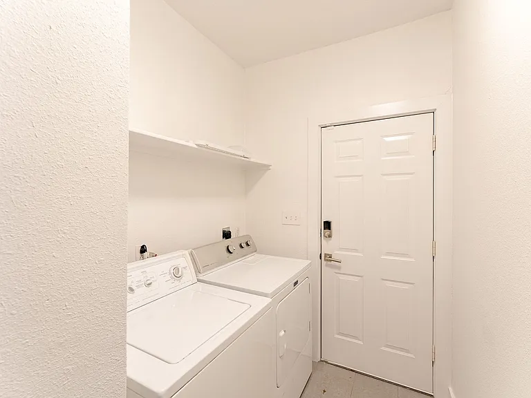 1209 E 3rd St — Photo 11