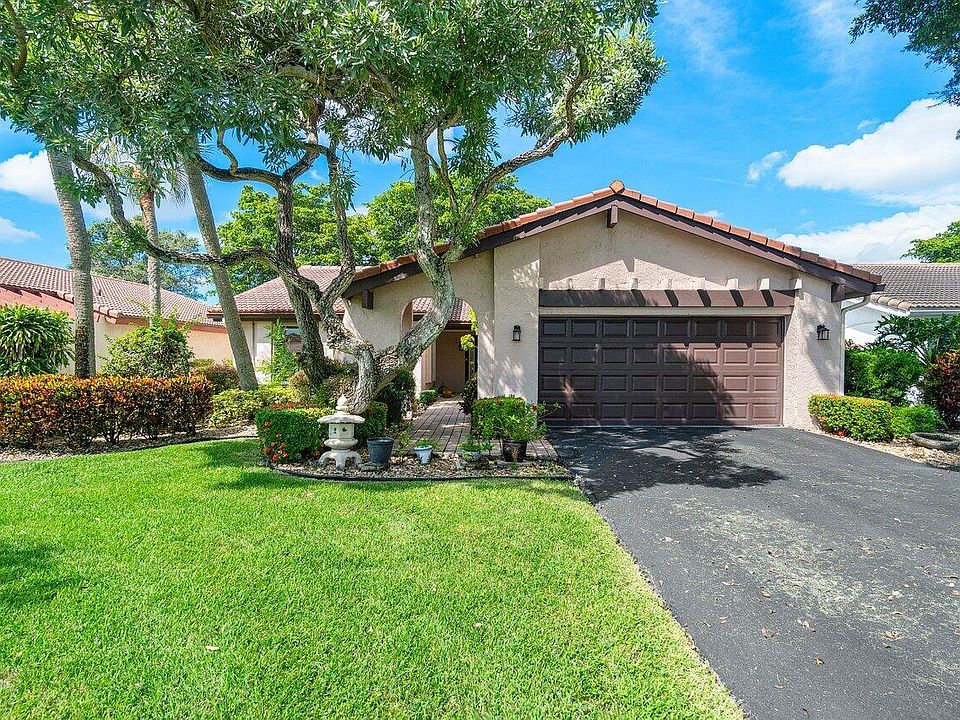 1st image of 5565 Lakeview Mews Drive