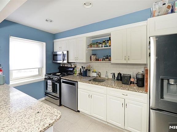 5th image of 980 Main St APT C1