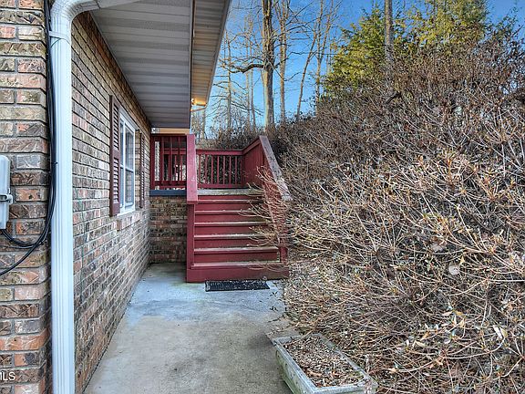 5th image of 114 Revere Cir