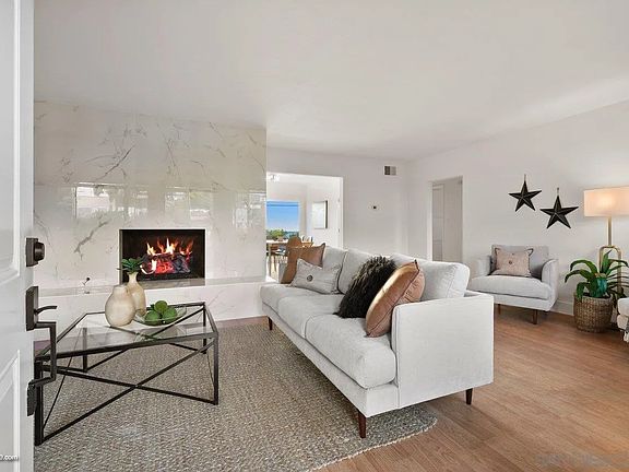 3rd image of 3132 Clairemont Dr
