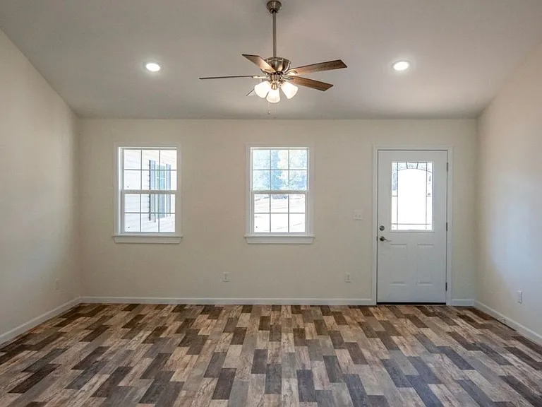 2516 Rebecca Dr — Photo 15