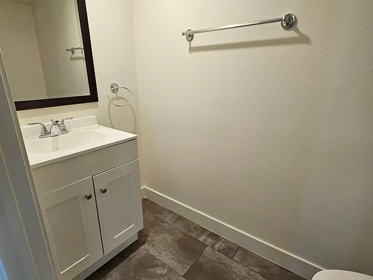 33(835E) — Photo 30