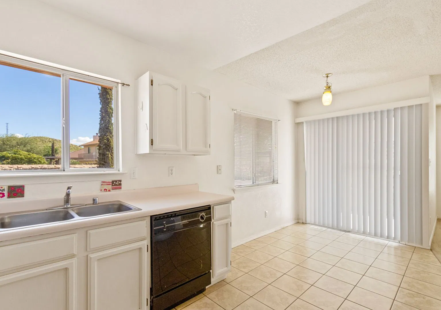 Spacious Bright West Side Franklin Area Home for Rent — Photo 4