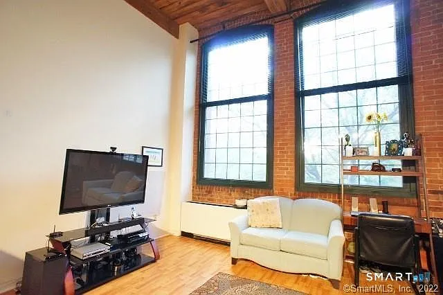 1 bed, 1.5 bath, 725 sqft, $2,195 — Photo 3
