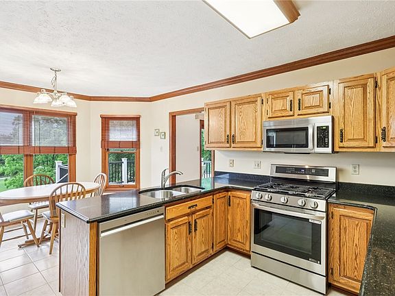 3rd image of 1386 Royal Oak Dr