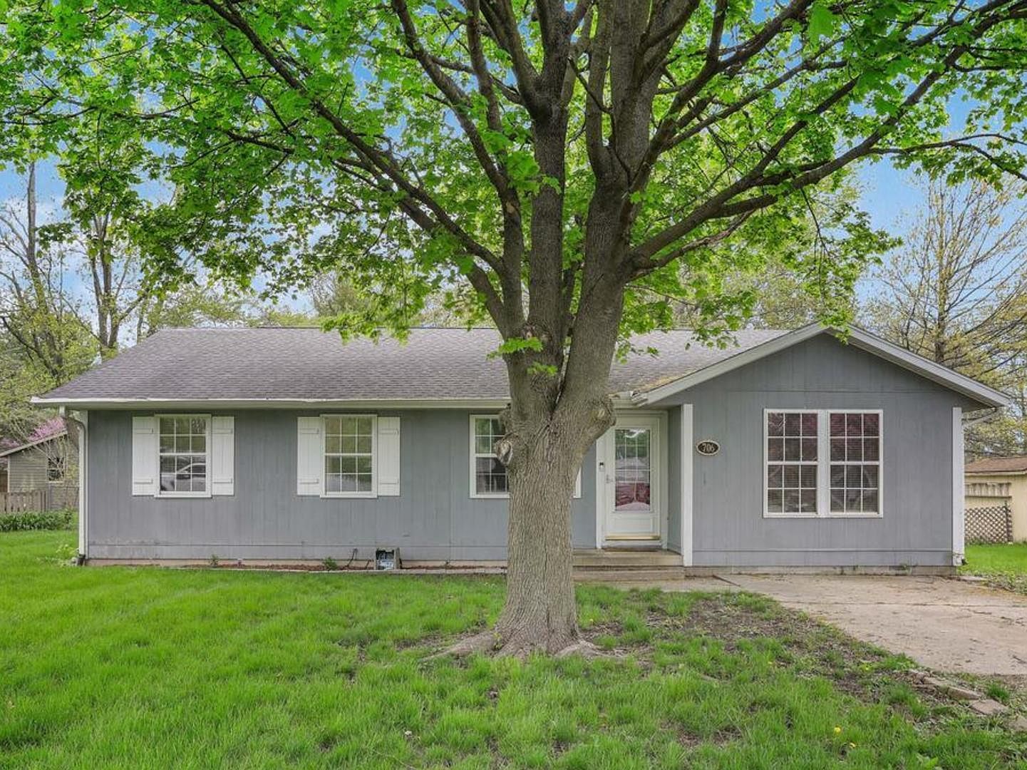706 E Boone St, Tolono, IL 61880 Zillow