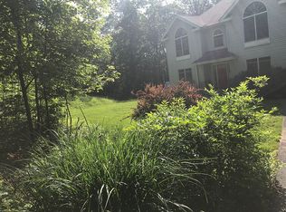 2556 Shagbark Ln, Stroudsburg, PA 18360