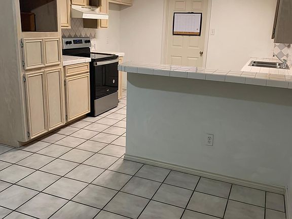 4th image of 4534 Silver Hollow Dr