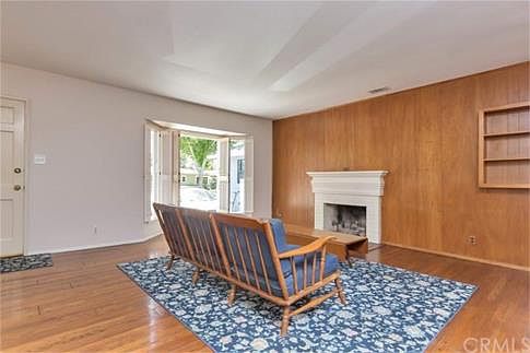 5th image of 2925 Knoxville Ave