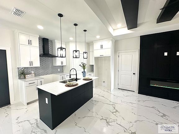 3rd image of 6042 Dakota Rose Cir