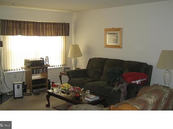 3rd image of 42 Tattersall Dr