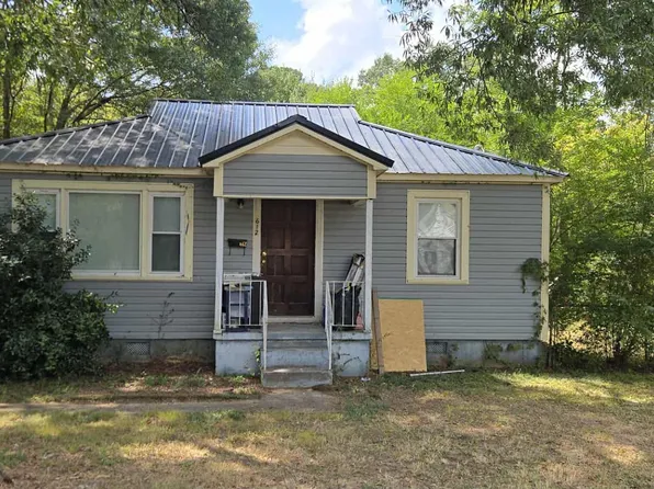 612 Ledford St, Weaver, AL 36277