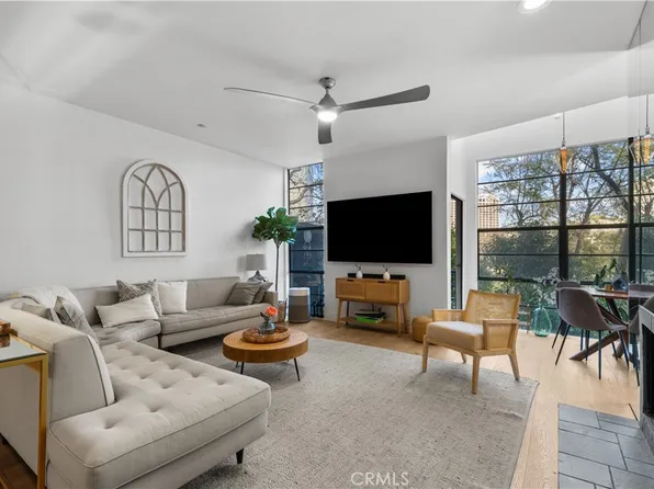 3880 Fredonia Dr APT D, Los Angeles, CA 90068