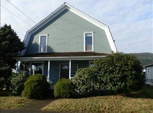 1102 Water St, Raymond, WA 98577