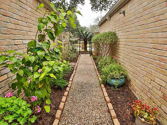 Enjoy the entrance of your private courtyard