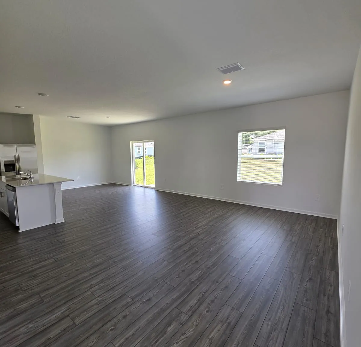 4 bed, 2.5 bath, 1879 sqft, $2,149 — Photo 3