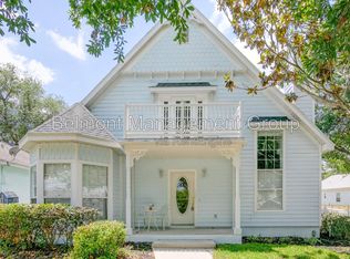 933 Lake Elsie Dr, Tavares, FL 32778