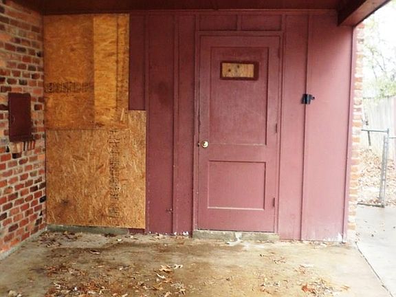 2nd image of 1720 Coral Ln