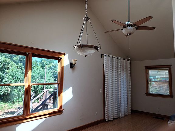 Bonus Room with high ceiling