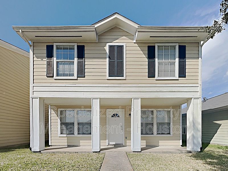 1st image of 15802 W Park Ct