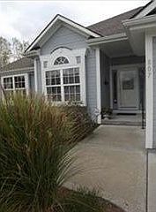 2nd image of 807 NW Hawthorn Ct