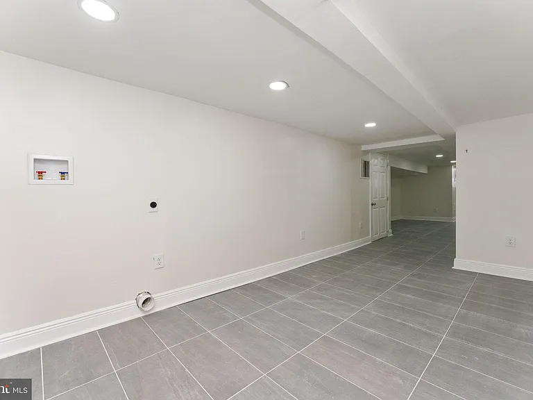 5426 Webster St — Photo 29