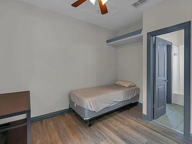 2410 S 2nd St #517 — Photo 21